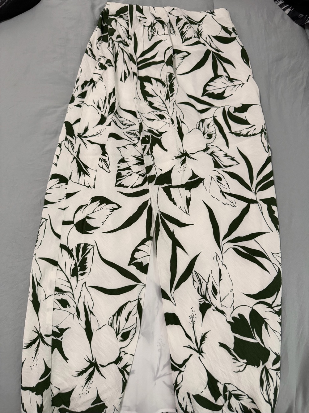 Abercrombie & Fitch White maxi skirt with Dark Green Floral Print